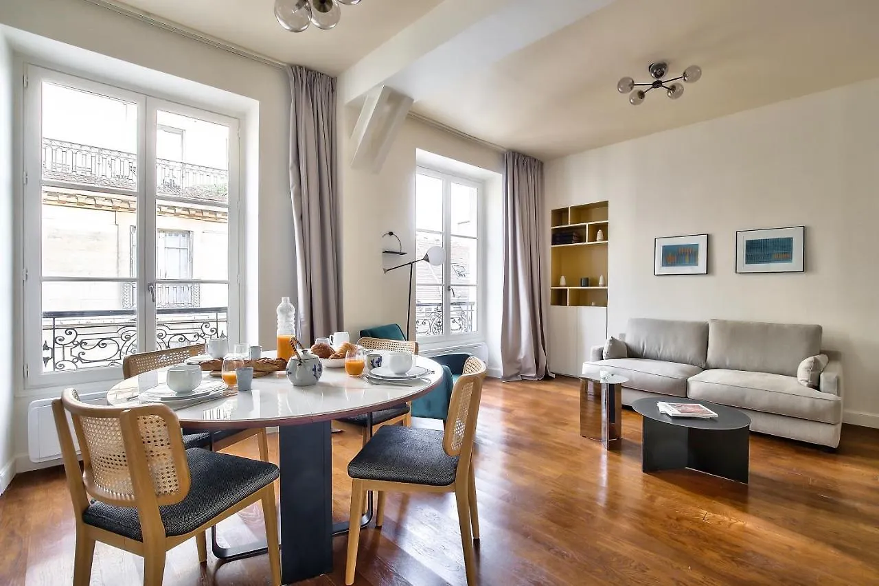 The Perfect Parisian Flat Bd St-germain - Mid Term Paris